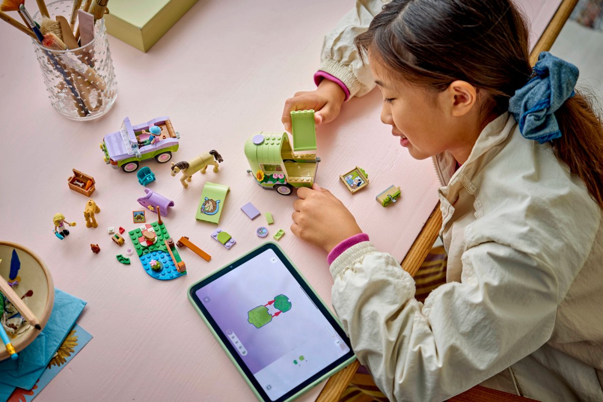 42695 LEGO Friends Rimorchio per cavallo e puledro
