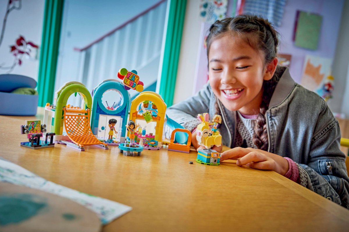 42686 LEGO Friends Parco giochi al coperto