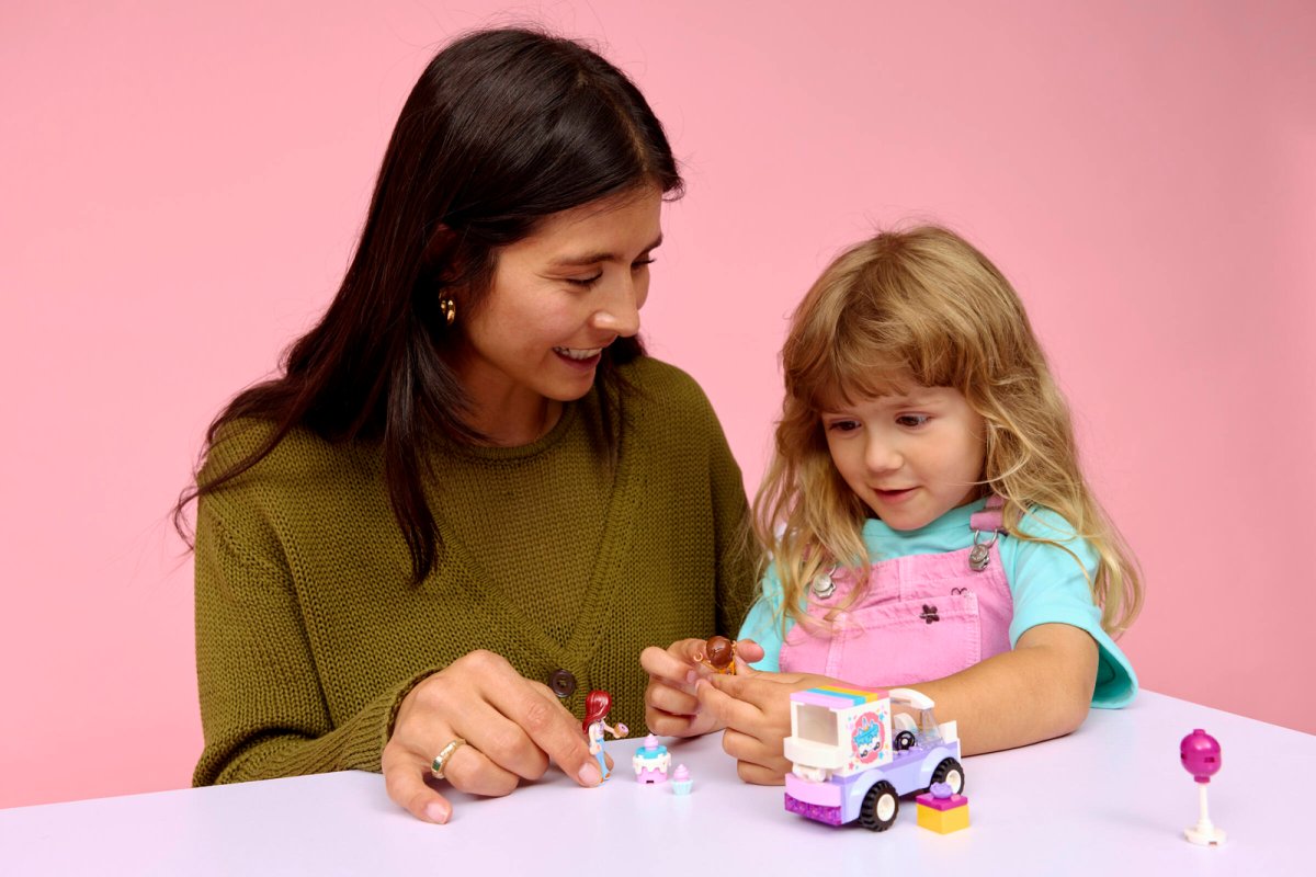 42675 LEGO Friends Auto-unicorno per la consegna di torte