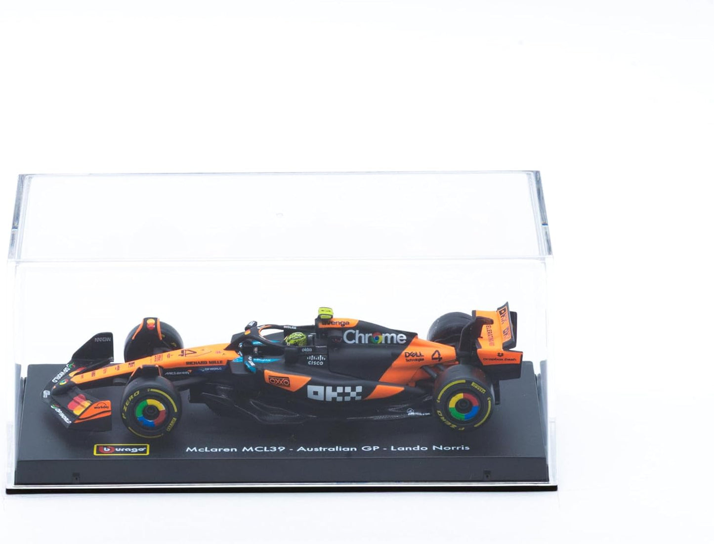 18-38249N Bburago F1 McLaren MCL 39 #4 Lando Norris 2025- con casco 1:43