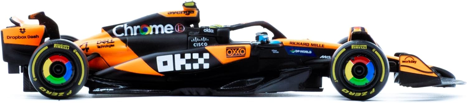 18-38249N Bburago F1 McLaren MCL 39 #4 Lando Norris 2025- con casco 1:43